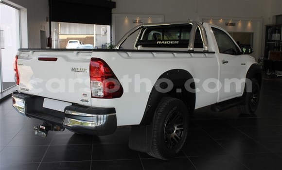 Sayi Na hannu Toyota Hilux White Mota in Maseru a Maseru Sayi Na hannu Toyota Hilux White Mota in Maseru a Maseru