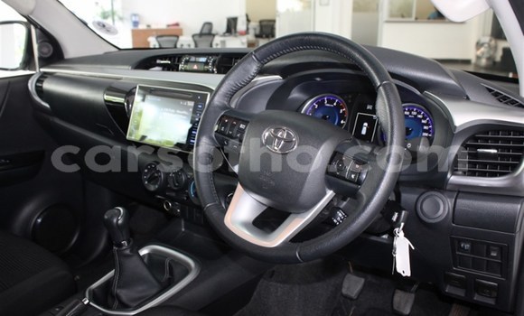 Sayi Na hannu Toyota Hilux White Mota in Maseru a Maseru Sayi Na hannu Toyota Hilux White Mota in Maseru a Maseru