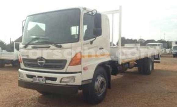 Sayi Na hannu Hindustan Ambassador White Mota in Maseru a Maseru Sayi Na hannu Hindustan Ambassador White Mota in Maseru a Maseru