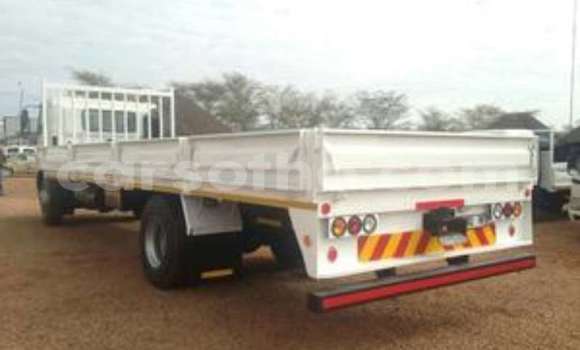 Sayi Na hannu Hindustan Ambassador White Mota in Maseru a Maseru Sayi Na hannu Hindustan Ambassador White Mota in Maseru a Maseru