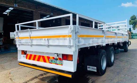 Sayi Na hannu Nissan Hardbody White Mota in Maseru a Maseru Sayi Na hannu Nissan Hardbody White Mota in Maseru a Maseru