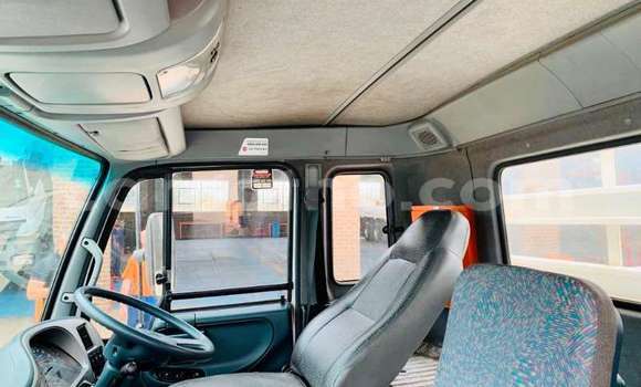 Sayi Na hannu Nissan Hardbody White Mota in Maseru a Maseru Sayi Na hannu Nissan Hardbody White Mota in Maseru a Maseru