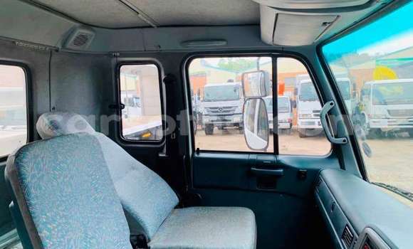 Sayi Na hannu Nissan Hardbody White Mota in Maseru a Maseru Sayi Na hannu Nissan Hardbody White Mota in Maseru a Maseru