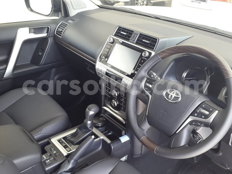 Big with watermark 2017 toyota prado 13