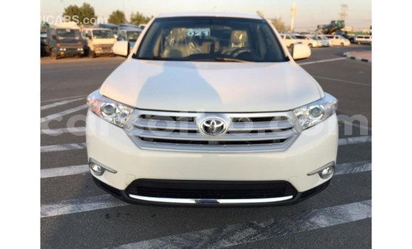 Buy Import Toyota Highlander White Car in Import - Dubai in Maseru Buy Import Toyota Highlander White Car in Import - Dubai in Maseru