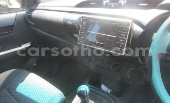 اشتري مستعمل Toyota Hilux White سيارة في Roma في Maseru اشتري مستعمل Toyota Hilux White سيارة في Roma في Maseru
