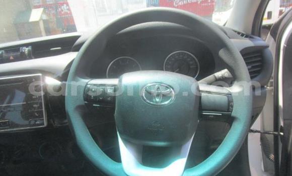 اشتري مستعمل Toyota Hilux White سيارة في Roma في Maseru اشتري مستعمل Toyota Hilux White سيارة في Roma في Maseru