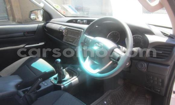 اشتري مستعمل Toyota Hilux White سيارة في Roma في Maseru اشتري مستعمل Toyota Hilux White سيارة في Roma في Maseru