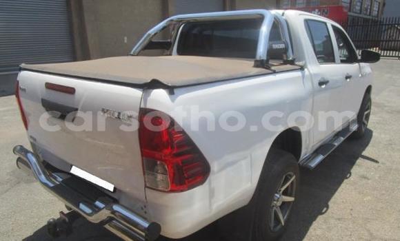 اشتري مستعمل Toyota Hilux White سيارة في Roma في Maseru اشتري مستعمل Toyota Hilux White سيارة في Roma في Maseru