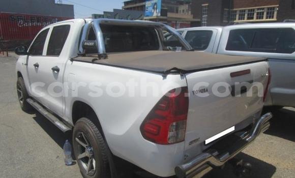 اشتري مستعمل Toyota Hilux White سيارة في Roma في Maseru اشتري مستعمل Toyota Hilux White سيارة في Roma في Maseru