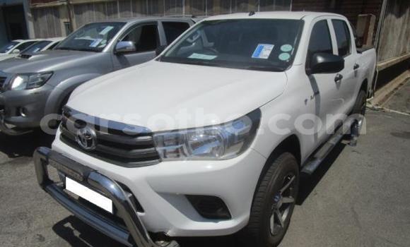 اشتري مستعمل Toyota Hilux White سيارة في Roma في Maseru اشتري مستعمل Toyota Hilux White سيارة في Roma في Maseru