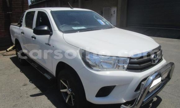 اشتري مستعمل Toyota Hilux White سيارة في Roma في Maseru اشتري مستعمل Toyota Hilux White سيارة في Roma في Maseru