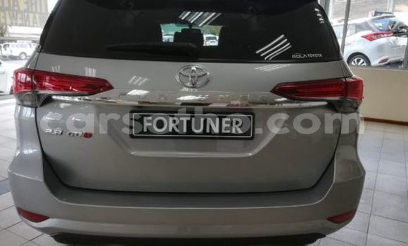 Buy Used Toyota Fortuner Red Car in Maputsoe in Leribe Buy Used Toyota Fortuner Red Car in Maputsoe in Leribe