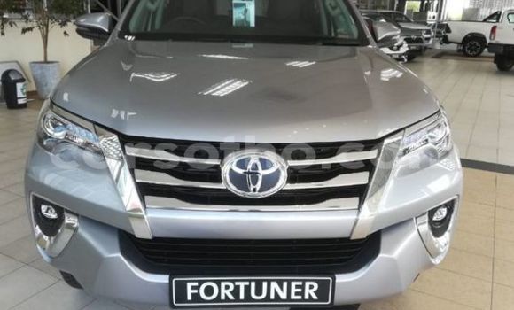 Buy Used Toyota Fortuner Red Car in Maputsoe in Leribe Buy Used Toyota Fortuner Red Car in Maputsoe in Leribe