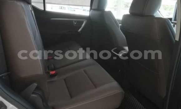 Buy Used Toyota Fortuner Red Car in Maputsoe in Leribe Buy Used Toyota Fortuner Red Car in Maputsoe in Leribe