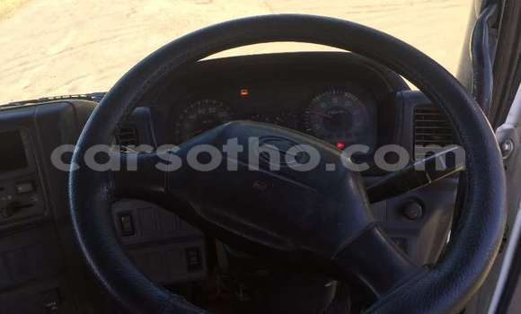 Buy Used Hino 300 Series Green Truck in Maputsoe in Leribe Buy Used Hino 300 Series Green Truck in Maputsoe in Leribe
