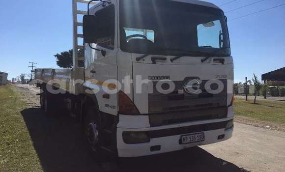 Buy Used Hino 300 Series Green Truck in Maputsoe in Leribe Buy Used Hino 300 Series Green Truck in Maputsoe in Leribe