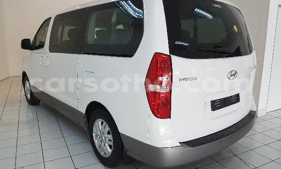 Acheter Occasion Voiture Hyundai H1 Blanc à Maseru, Maseru Acheter Occasion Voiture Hyundai H1 Blanc à Maseru, Maseru
