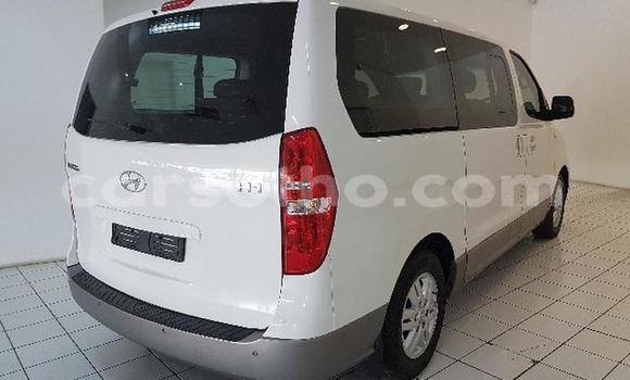Acheter Occasion Voiture Hyundai H1 Blanc à Maseru, Maseru Acheter Occasion Voiture Hyundai H1 Blanc à Maseru, Maseru