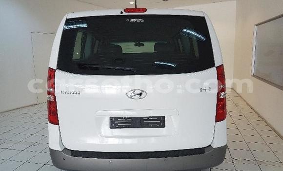 Acheter Occasion Voiture Hyundai H1 Blanc à Maseru, Maseru Acheter Occasion Voiture Hyundai H1 Blanc à Maseru, Maseru