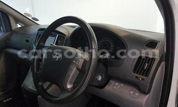 Acheter Occasion Voiture Hyundai H1 Blanc à Maseru, Maseru Acheter Occasion Voiture Hyundai H1 Blanc à Maseru, Maseru