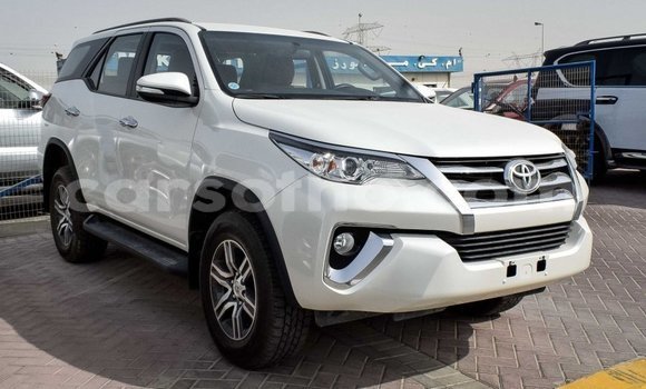 Sayi Imported Toyota Fortuner White Mota in Import - Dubai a Maseru Sayi Imported Toyota Fortuner White Mota in Import - Dubai a Maseru