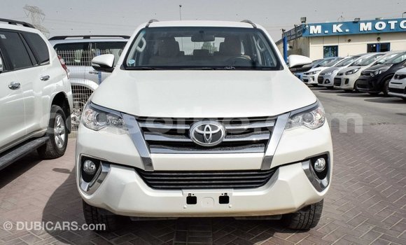 Sayi Imported Toyota Fortuner White Mota in Import - Dubai a Maseru Sayi Imported Toyota Fortuner White Mota in Import - Dubai a Maseru