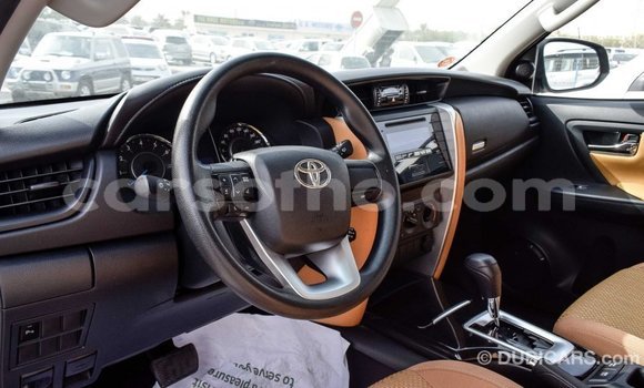 Sayi Imported Toyota Fortuner White Mota in Import - Dubai a Maseru Sayi Imported Toyota Fortuner White Mota in Import - Dubai a Maseru