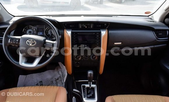 Sayi Imported Toyota Fortuner White Mota in Import - Dubai a Maseru Sayi Imported Toyota Fortuner White Mota in Import - Dubai a Maseru