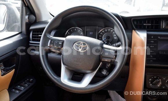 Sayi Imported Toyota Fortuner White Mota in Import - Dubai a Maseru Sayi Imported Toyota Fortuner White Mota in Import - Dubai a Maseru