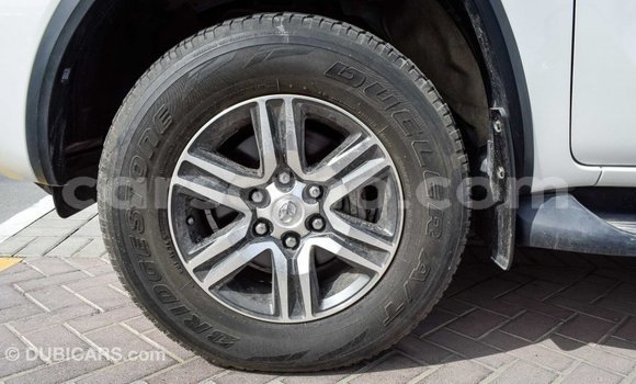 Sayi Imported Toyota Fortuner White Mota in Import - Dubai a Maseru Sayi Imported Toyota Fortuner White Mota in Import - Dubai a Maseru