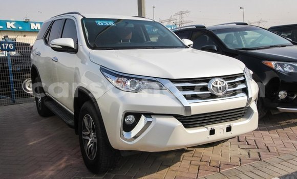Acheter Import Voiture Toyota Fortuner Blanc à Import - Dubai, Maseru Acheter Import Voiture Toyota Fortuner Blanc à Import - Dubai, Maseru