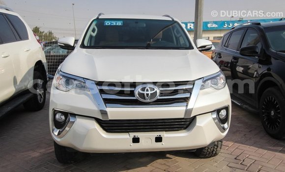 Acheter Import Voiture Toyota Fortuner Blanc à Import - Dubai, Maseru Acheter Import Voiture Toyota Fortuner Blanc à Import - Dubai, Maseru