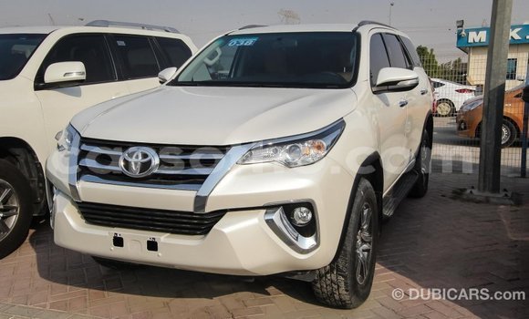 Acheter Import Voiture Toyota Fortuner Blanc à Import - Dubai, Maseru Acheter Import Voiture Toyota Fortuner Blanc à Import - Dubai, Maseru