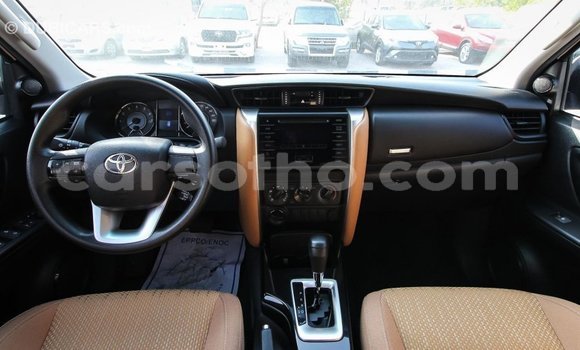 Acheter Import Voiture Toyota Fortuner Blanc à Import - Dubai, Maseru Acheter Import Voiture Toyota Fortuner Blanc à Import - Dubai, Maseru
