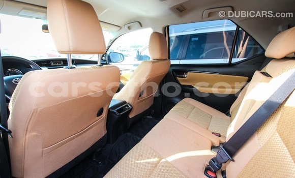 Acheter Import Voiture Toyota Fortuner Blanc à Import - Dubai, Maseru Acheter Import Voiture Toyota Fortuner Blanc à Import - Dubai, Maseru