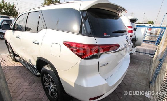 Acheter Import Voiture Toyota Fortuner Blanc à Import - Dubai, Maseru Acheter Import Voiture Toyota Fortuner Blanc à Import - Dubai, Maseru
