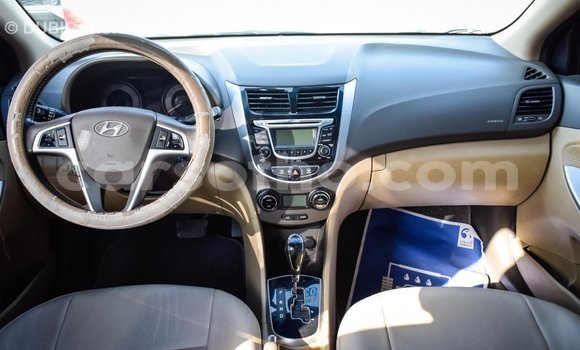 Acheter Import Voiture Hyundai Accent Marron à Import - Dubai, Maseru Acheter Import Voiture Hyundai Accent Marron à Import - Dubai, Maseru