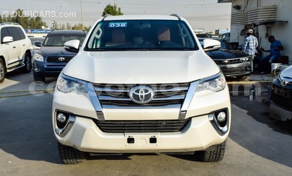 Acheter Import Voiture Toyota Fortuner Blanc à Import - Dubai, Maseru Acheter Import Voiture Toyota Fortuner Blanc à Import - Dubai, Maseru