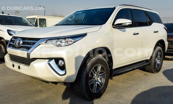 Acheter Import Voiture Toyota Fortuner Blanc à Import - Dubai, Maseru Acheter Import Voiture Toyota Fortuner Blanc à Import - Dubai, Maseru