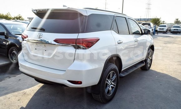 Acheter Import Voiture Toyota Fortuner Blanc à Import - Dubai, Maseru Acheter Import Voiture Toyota Fortuner Blanc à Import - Dubai, Maseru