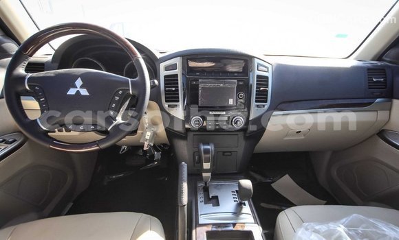 Buy Import Mitsubishi Pajero White Car in Import - Dubai in Maseru Buy Import Mitsubishi Pajero White Car in Import - Dubai in Maseru