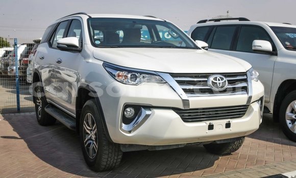 Sayi Imported Toyota Fortuner White Mota in Import - Dubai a Maseru Sayi Imported Toyota Fortuner White Mota in Import - Dubai a Maseru