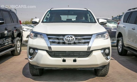 Sayi Imported Toyota Fortuner White Mota in Import - Dubai a Maseru Sayi Imported Toyota Fortuner White Mota in Import - Dubai a Maseru