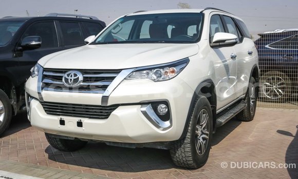 Sayi Imported Toyota Fortuner White Mota in Import - Dubai a Maseru Sayi Imported Toyota Fortuner White Mota in Import - Dubai a Maseru