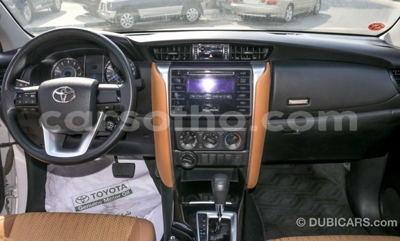Sayi Imported Toyota Fortuner White Mota in Import - Dubai a Maseru Sayi Imported Toyota Fortuner White Mota in Import - Dubai a Maseru