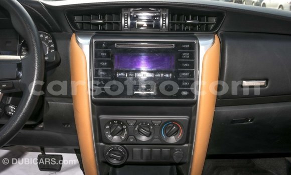 Sayi Imported Toyota Fortuner White Mota in Import - Dubai a Maseru Sayi Imported Toyota Fortuner White Mota in Import - Dubai a Maseru