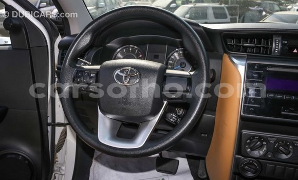 Sayi Imported Toyota Fortuner White Mota in Import - Dubai a Maseru Sayi Imported Toyota Fortuner White Mota in Import - Dubai a Maseru