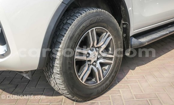 Sayi Imported Toyota Fortuner White Mota in Import - Dubai a Maseru Sayi Imported Toyota Fortuner White Mota in Import - Dubai a Maseru