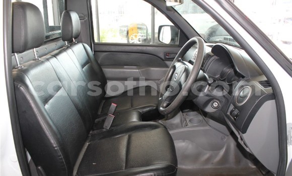 اشتري مستعمل Mazda BT-50 White سيارة في Butha Buthe في Butha-Buthe اشتري مستعمل Mazda BT-50 White سيارة في Butha Buthe في Butha-Buthe